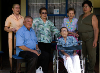 ¡Brumosa de 102 años! Llena de vida, alegría y simpatía